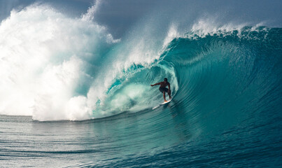 Teahupo'o, Tahiti, French Polynesia