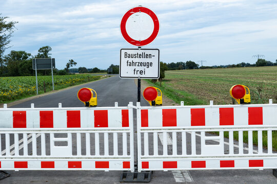 Durchfahrt verboten, Stra&szlig;e gesperrt