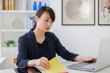 オフィスの女性