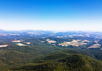 Obraz premium Overhead, the valleys stretch wide and far.