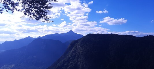 Descubra a Magia das Montanhas: Paisagens de Tirar o Fôlego © Alexandro