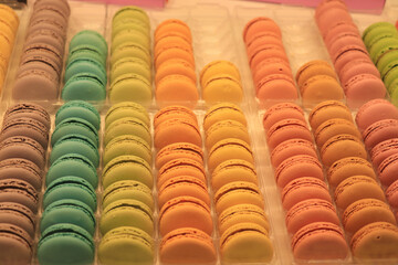 Fototapeta premium Colorful macarons in a shop