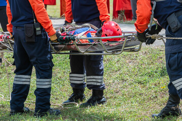 How to move Helping injured patients, field stretchers, moving patients
