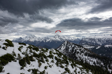 Paraglider &uuml;ber dem Lattengebirge bei Bad Reichenhall