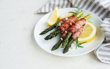 Asparagus baked with bacon