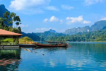 Naklejka premium Floating Bungalows with long tail boats at Khao Sok National Park, Thailand