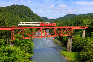 大又河橋梁を渡る秋田内陸線もりよし