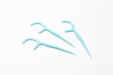 白背景にデンタルフロス