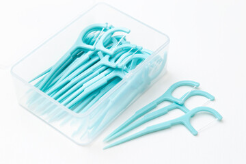 白背景にデンタルフロス