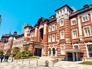 東京駅と青空