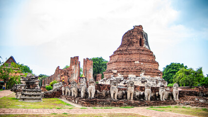 Ancient lion statues located around an old Ayutthaya period pagoda at Wat Thammikarat, Phra Nakhon...