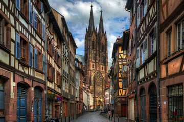 Fototapeta na wymiar Strasbourg Cathedral towering over the picturesque Petite France district