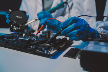 Obraz premium Close up of Technician measuring voltage electronic circuit board television, Service after sale fix electric equipment within insurance.