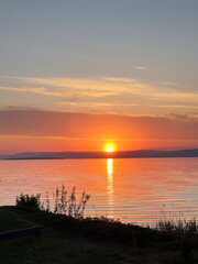 Obraz premium sunset on the lake