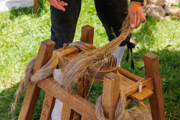 The flax fibres are refined with the iron tips of a trowel