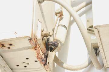 Adjust the cooling condition of rusty pipes according to their service life.