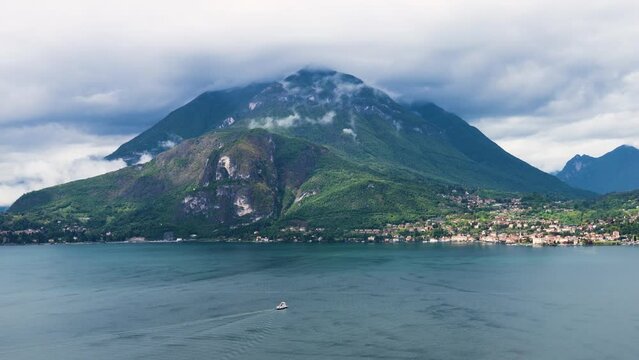 Lago di Como - Varenna, jezioro Como, widok na Menaggio
