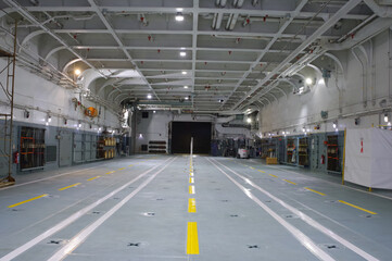 海上自衛隊の輸送艦くにさきの艦内