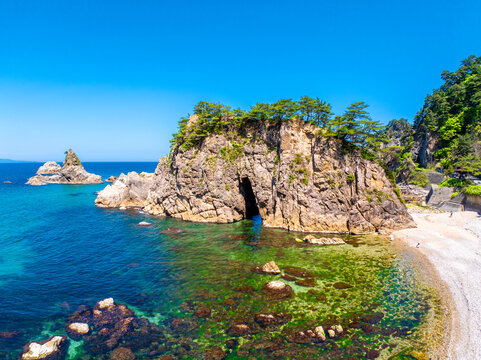眼鏡岩海岸」の写真素材 | 52件の無料イラスト画像 | Adobe Stock