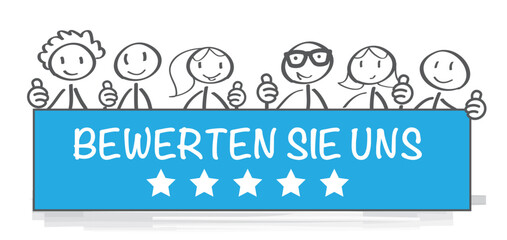 Bewerten Sie uns - Team hält Banner mit deutschem Text