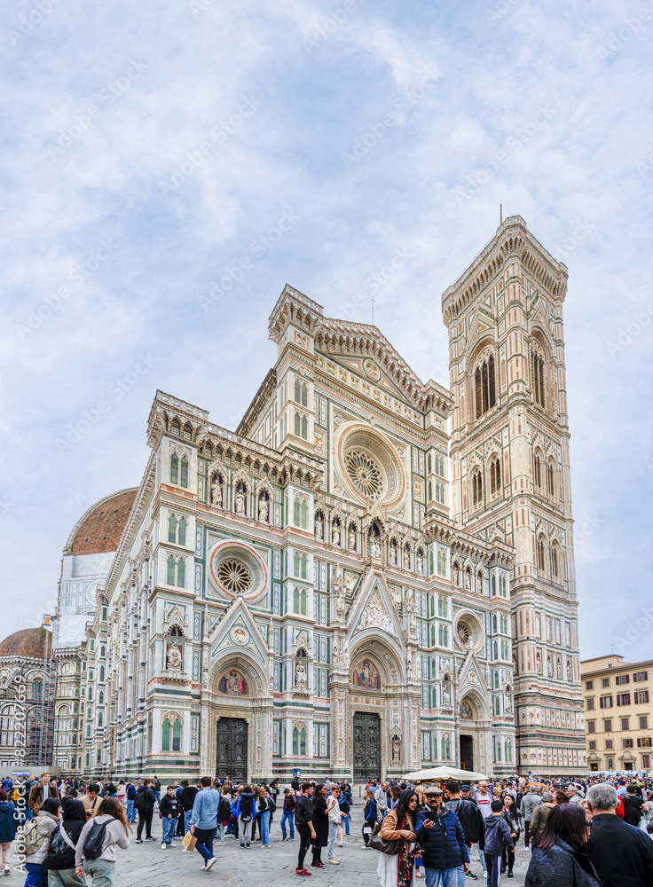 Wall mural Florence, Italy - April 10, 2024: streets of Florence city center with surrounding area full of tourists in Florence, Italy