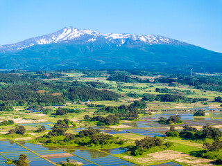 鳥海山と九十九島（秋田県にかほ市）