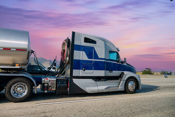 Obraz premium Truck with container on highway, cargo transportation concept in California, United States 