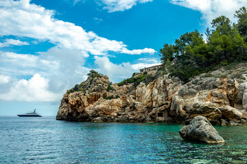 Küstenwanderung zur Bucht von Cala de Deià auf der wunderschönen Balearen Insel Mallorca -...