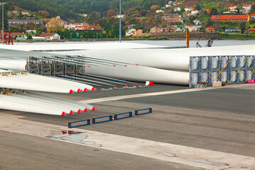 Coastal storage of blades for wind turbines. Warehousing of parts of wind generators.