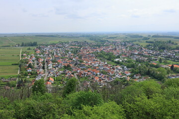 Obraz premium Blick auf den Ort Klingenmünster in Rheinland-Pfalz