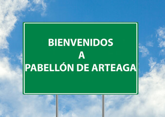 Siguiente salida señal de tráfico verde bienvenido a pabellon de arteaga sobre fondo de cielo azul. Colección de señales de tráfico conceptuales