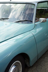 Windschutzscheibe, R&uuml;ckspiegel und Scheibenwischer einer franz&ouml;sischen Luxus Limousine der Sechzigerjahre und Siebzigerjahre in Wettenberg Krofdorf-Gleiberg bei Gie&szlig;en in Hessen