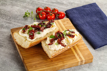 Bruschetta with strachatella and dry tomato