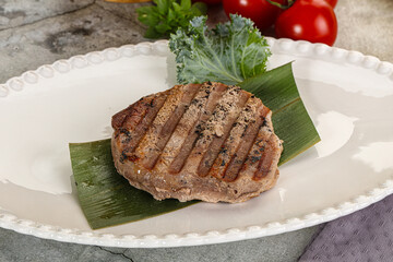 Grilled tuna medallion in the plate