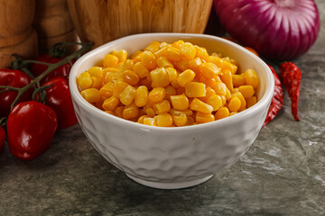 Sweet canned ripe corn grain