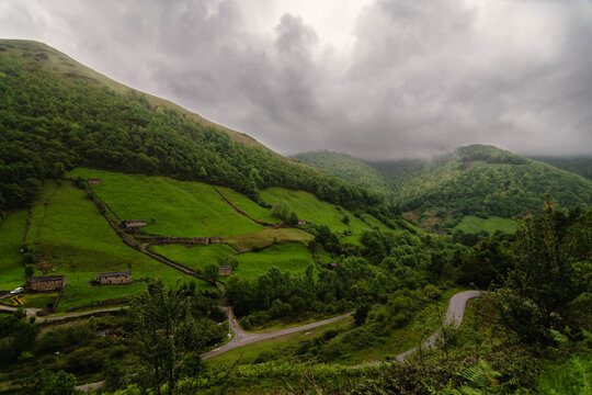 Valles Pasiegos. Espa&ntilde;a. Tormenta