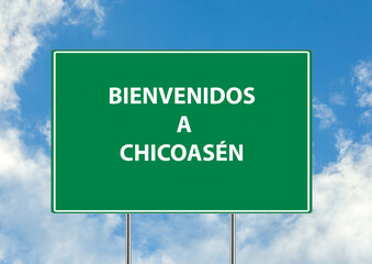 Siguiente salida Bienvenidos a chicoasen señal verde sobre fondo de cielo azul. Colección de señales de tráfico conceptuales