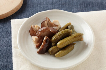 キュウリとキノコのピクルス