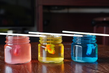 小学校の自由研究でホウ砂とモールを使ってキラキラ宝石を作る実験をしたよ