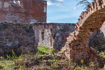 Fototapeta premium ruins of an old stone and brick building