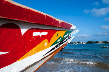 Gros plan sur une pirogue au Sénégal