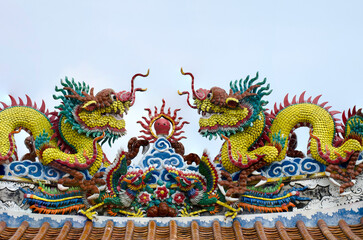 Fototapeta premium Dragon Ceramic decorate at the top at Pagoda Dragon Ceramic decorate at the top at Pagoda