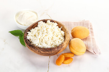 Cottage cheese with apricot and cream