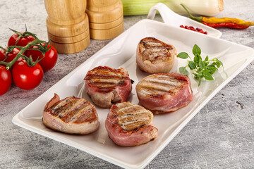 Grilled pork tenderloin with bacon