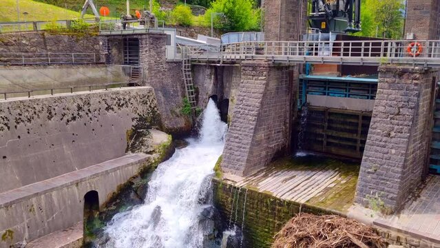 T&ouml;ll Etsch - South Tyrol - Barrage of the Etsch on the Marlingen Waalweg