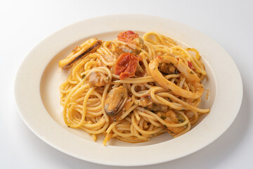 魚介トマトソースパスタ