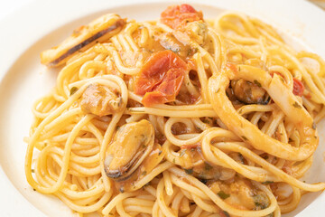 魚介トマトソースパスタ