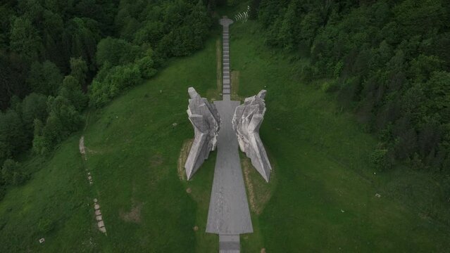 Drone footage of the Sutjeska Monument, a stunning WWII memorial in Republika Srpska. This iconic structure, set against a scenic mountain backdrop, commemorates the heroic Partisan battle of 1943.