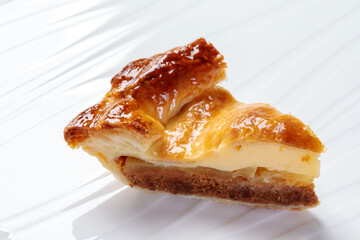 カットしたアップルパイ