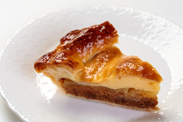 カットしたアップルパイ